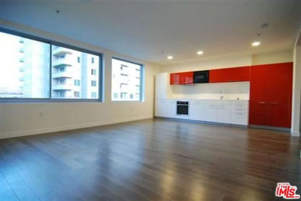 901 S FLOWER STREET #306 Los Angeles, CA 90015