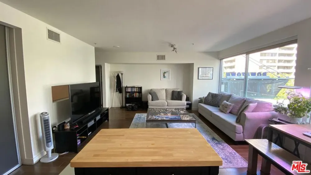 901 S FLOWER STREET #306 Los Angeles, CA 90015
