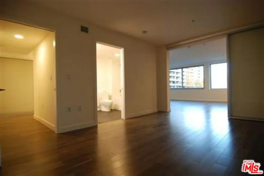 901 S FLOWER STREET #306 Los Angeles, CA 90015