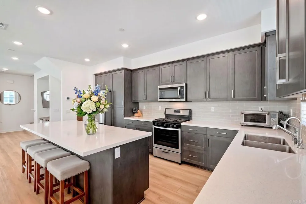 437 Carina Glen Escondido, CA 92025