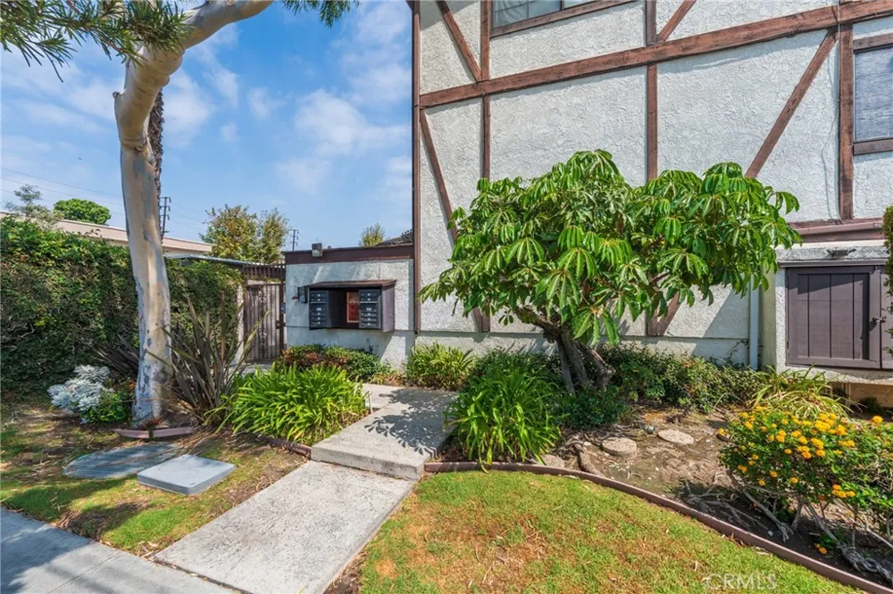 535 E 223rd Street #16 Carson, CA 90745