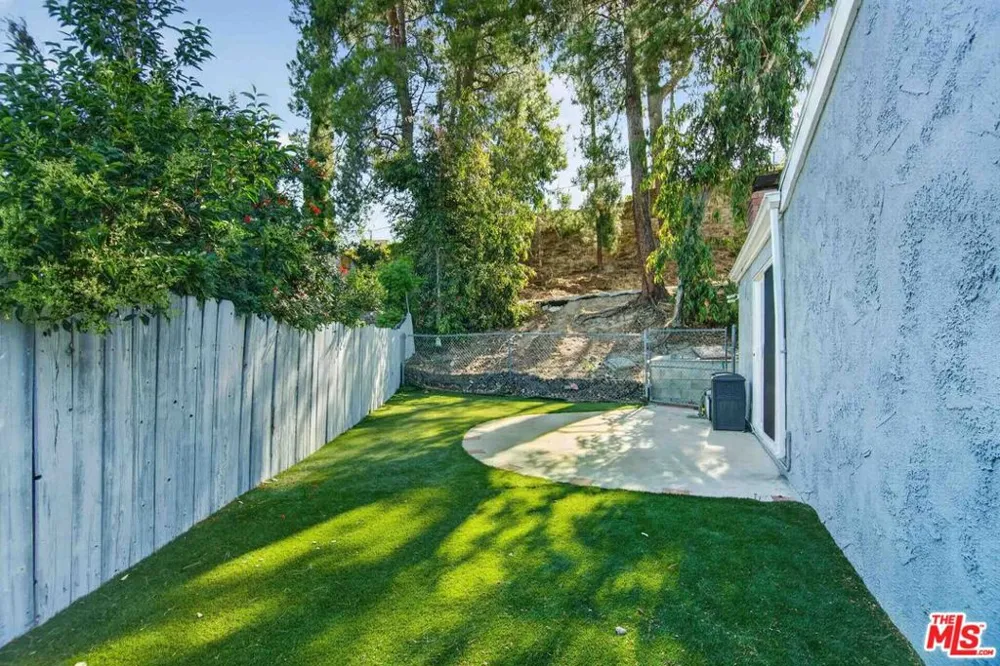 27706 Haxton Drive Santa Clarita, CA 91351