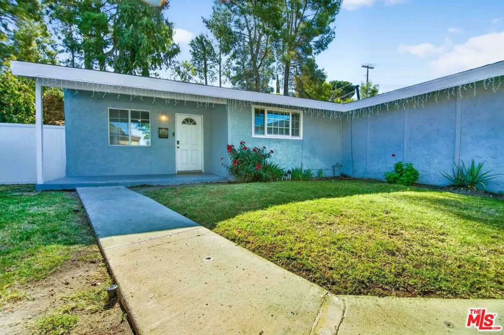 27706 Haxton Drive Santa Clarita, CA 91351