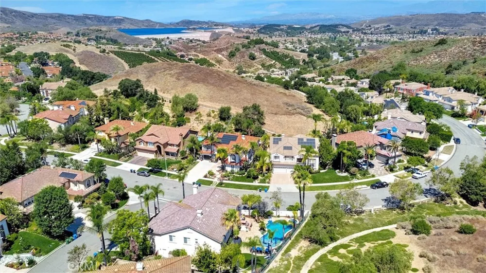216 High Meadow Simi Valley, CA 93065