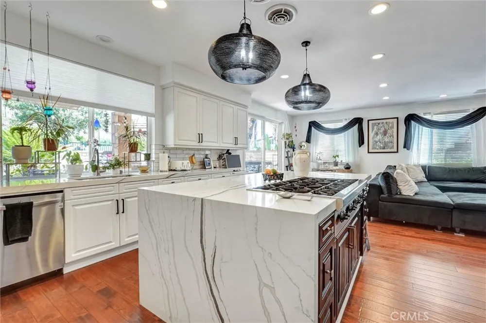 216 High Meadow Simi Valley, CA 93065