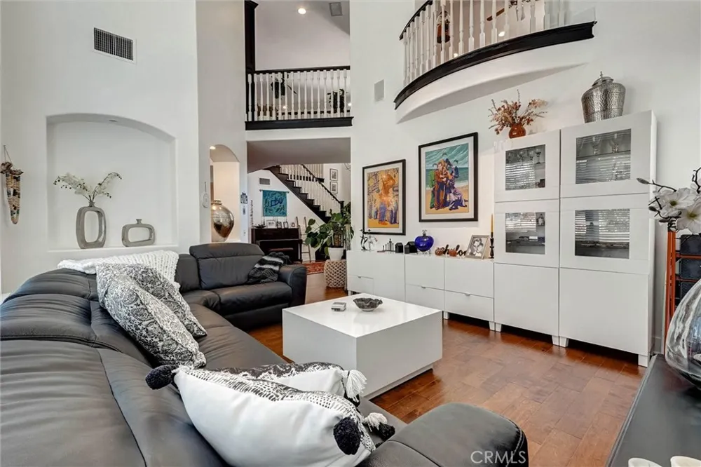 216 High Meadow Simi Valley, CA 93065