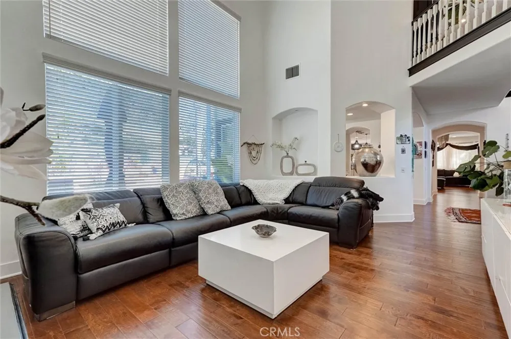 216 High Meadow Simi Valley, CA 93065