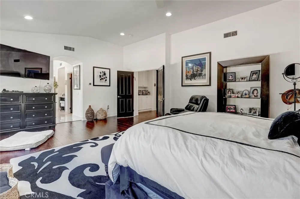 216 High Meadow Simi Valley, CA 93065