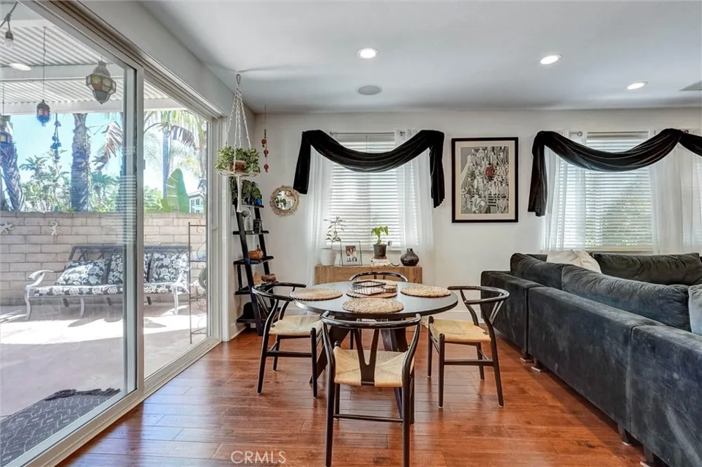 216 High Meadow Simi Valley, CA 93065