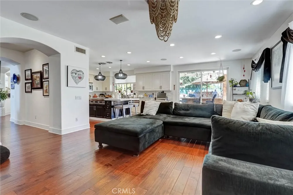 216 High Meadow Simi Valley, CA 93065