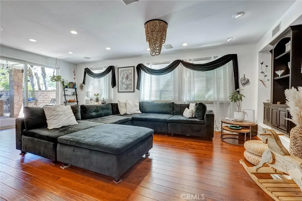 216 High Meadow Simi Valley, CA 93065