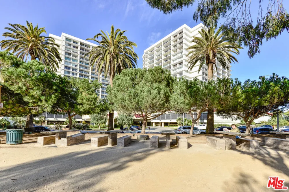 201 Ocean Avenue #404P Santa Monica, CA 90402
