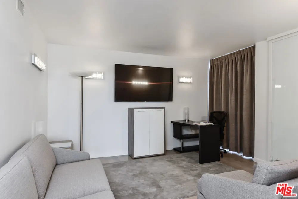 201 Ocean Avenue #404P Santa Monica, CA 90402