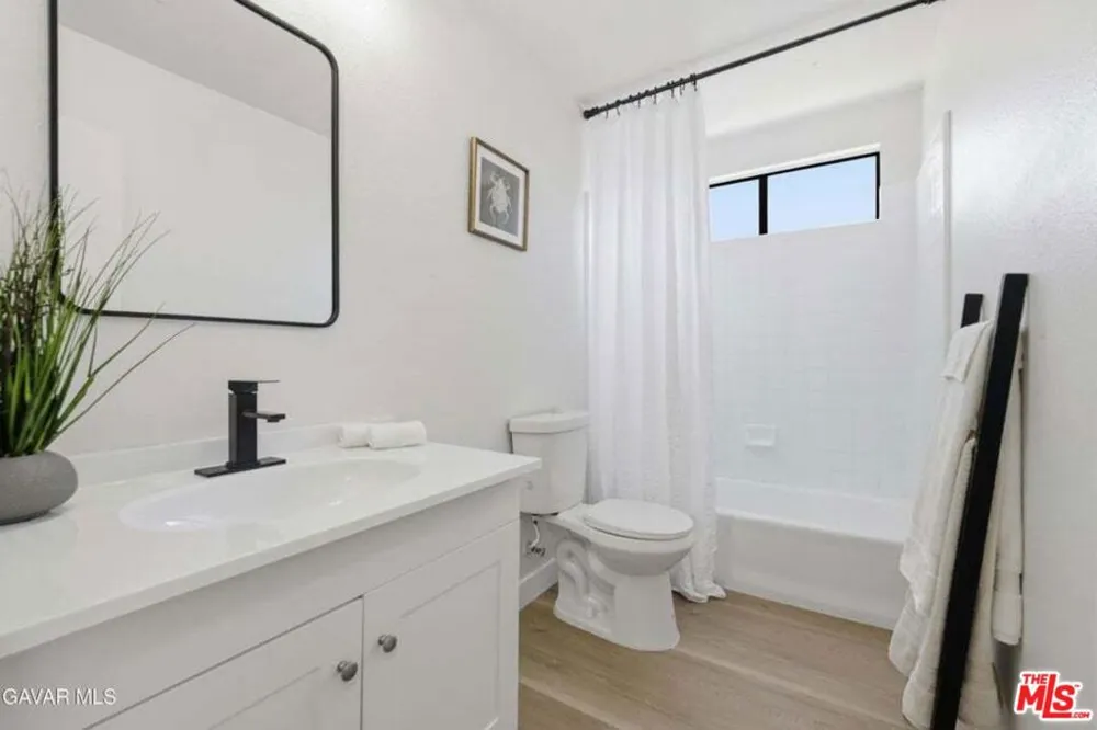 45102 Camolin Avenue Lancaster, CA 93534