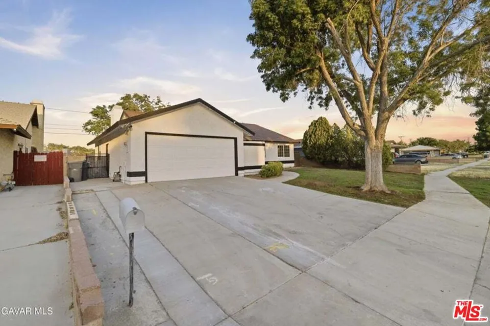 45102 Camolin Avenue Lancaster, CA 93534