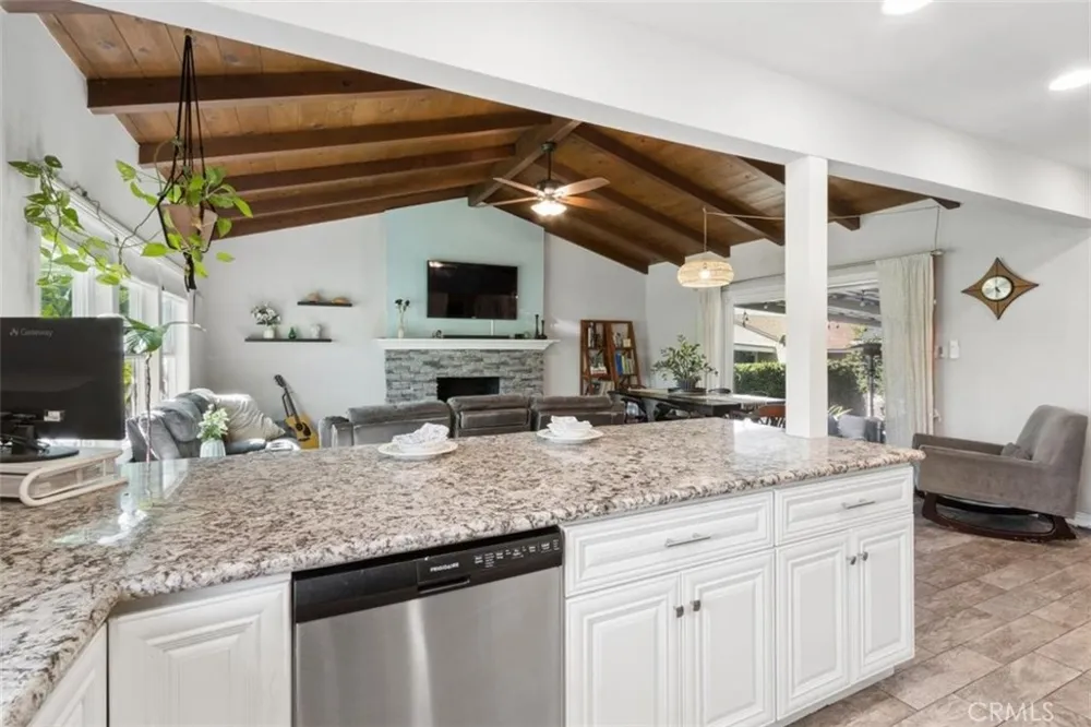 429 S Colfax La Habra, CA 90631