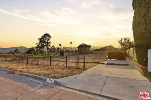 214 W Poppyfields Drive