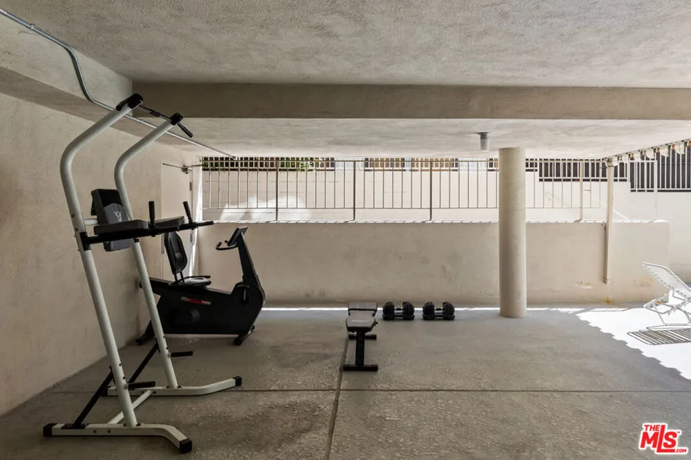 525 Sycamore Avenue #409 Los Angeles, CA 90036