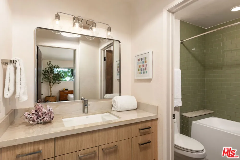 525 Sycamore Avenue #409 Los Angeles, CA 90036