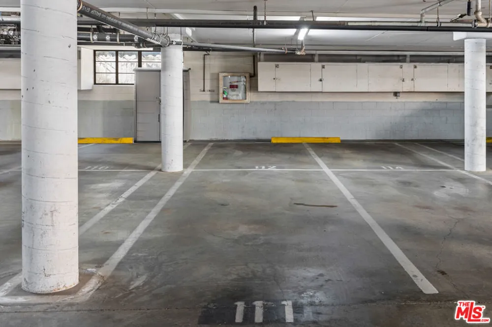525 Sycamore Avenue #409 Los Angeles, CA 90036