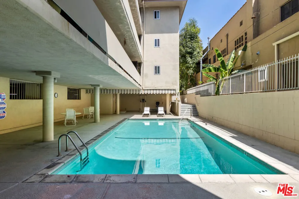 525 Sycamore Avenue #409 Los Angeles, CA 90036