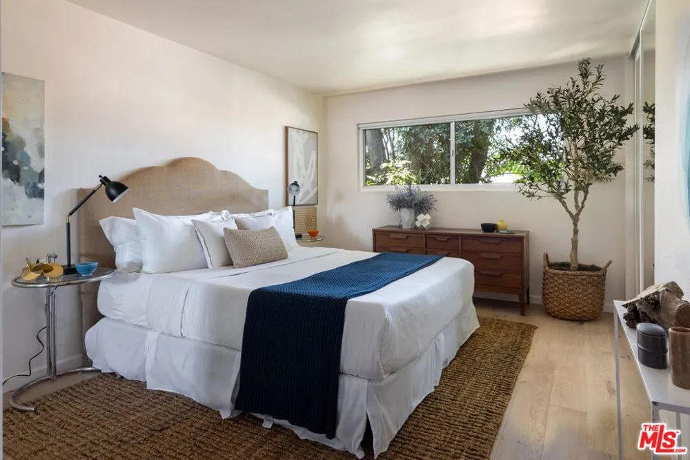 525 Sycamore Avenue #409 Los Angeles, CA 90036