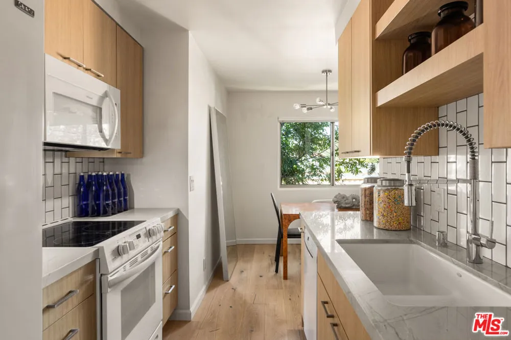 525 Sycamore Avenue #409 Los Angeles, CA 90036