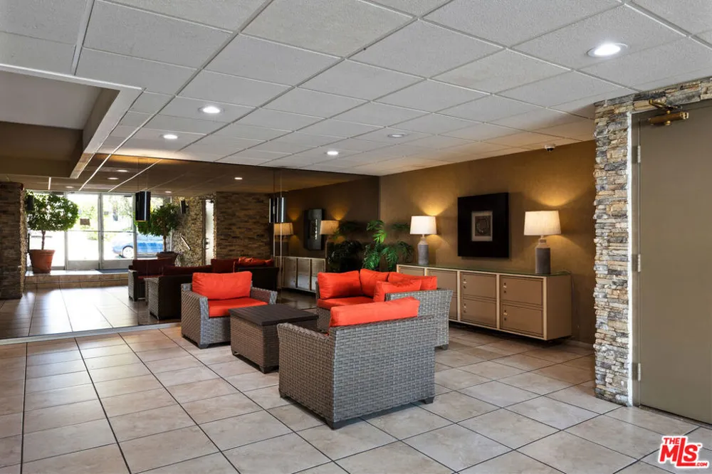 525 Sycamore Avenue #409 Los Angeles, CA 90036