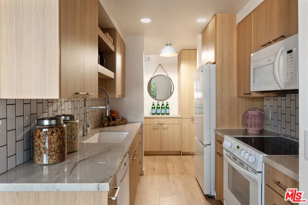 525 Sycamore Avenue #409 Los Angeles, CA 90036
