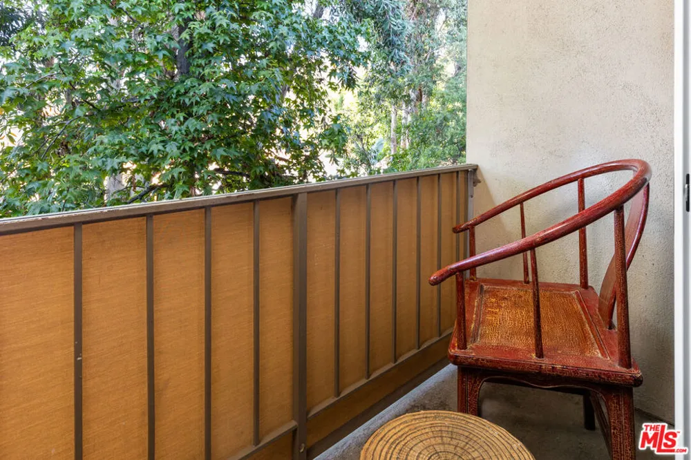 525 Sycamore Avenue #409 Los Angeles, CA 90036