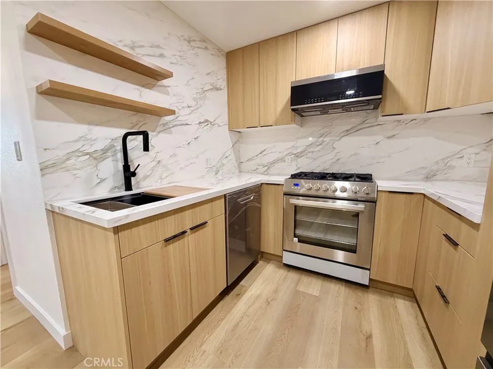 8512 Tuscany #202 Playa del Rey, CA 90293