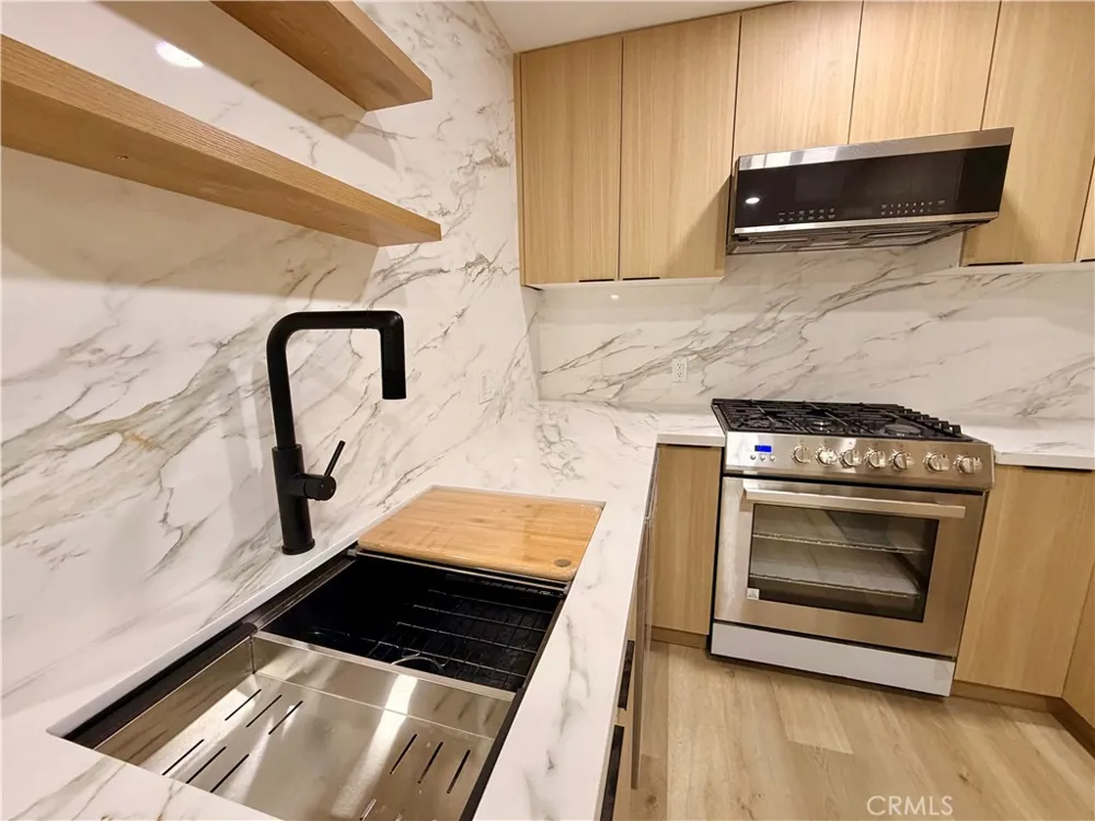 8512 Tuscany #202 Playa del Rey, CA 90293