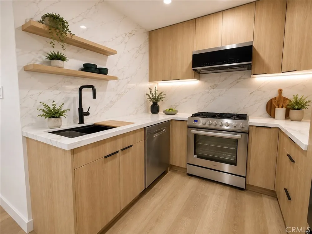 8512 Tuscany #202 Playa del Rey, CA 90293