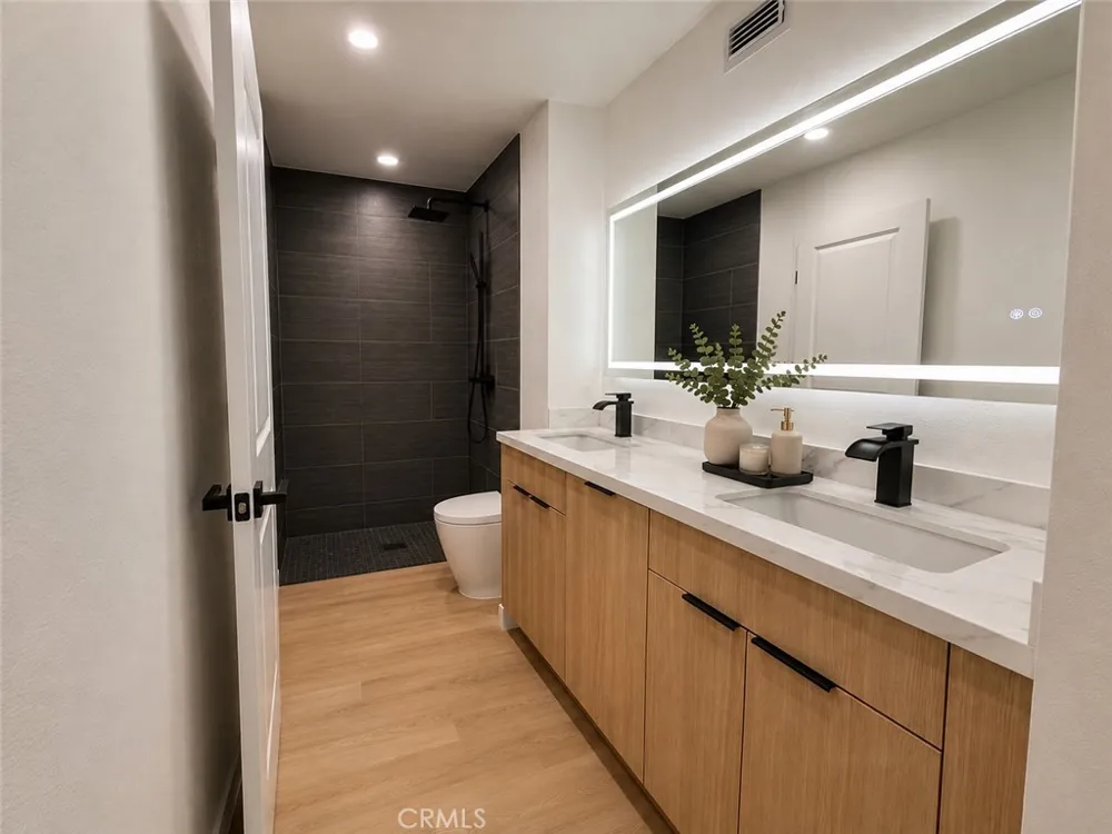 8512 Tuscany #202 Playa del Rey, CA 90293