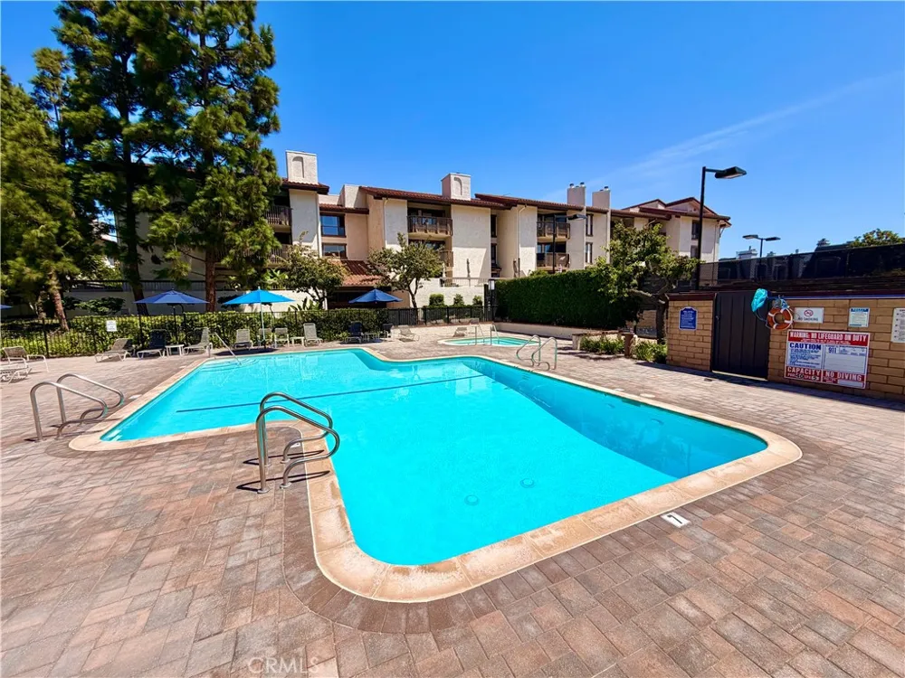 8512 Tuscany #202 Playa del Rey, CA 90293