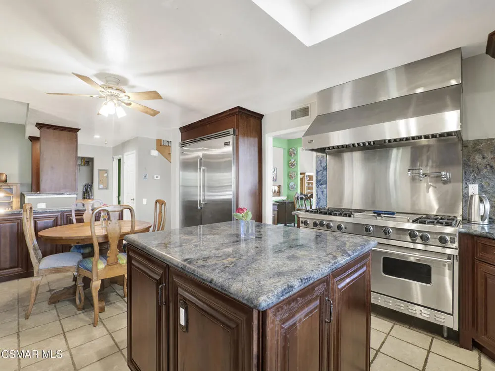 11823 Maple Crest Street Moorpark, CA 93021