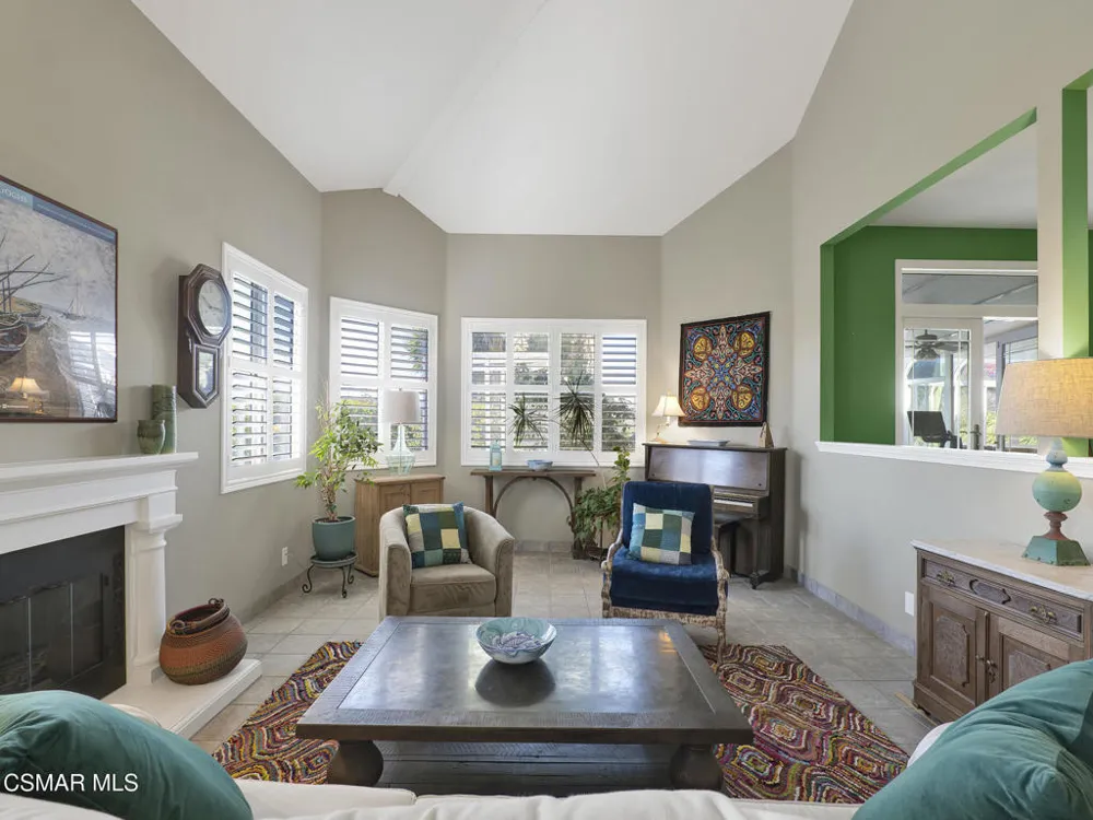 11823 Maple Crest Street Moorpark, CA 93021