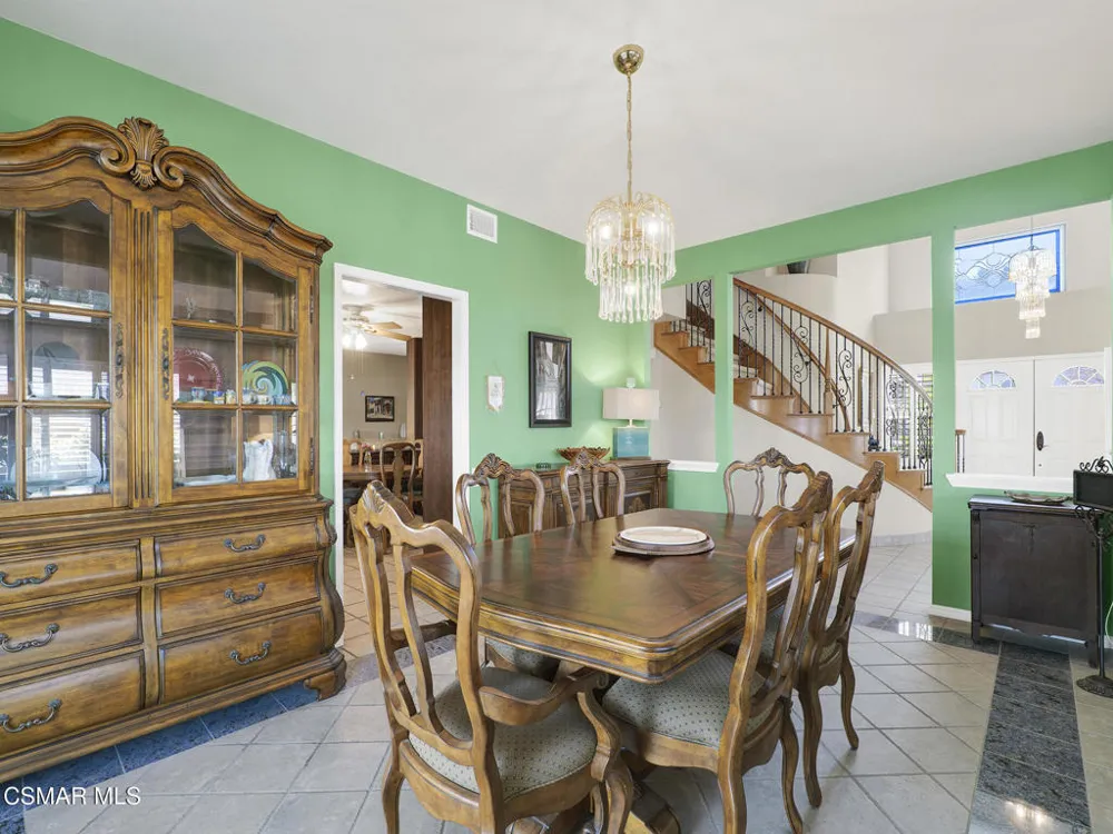 11823 Maple Crest Street Moorpark, CA 93021
