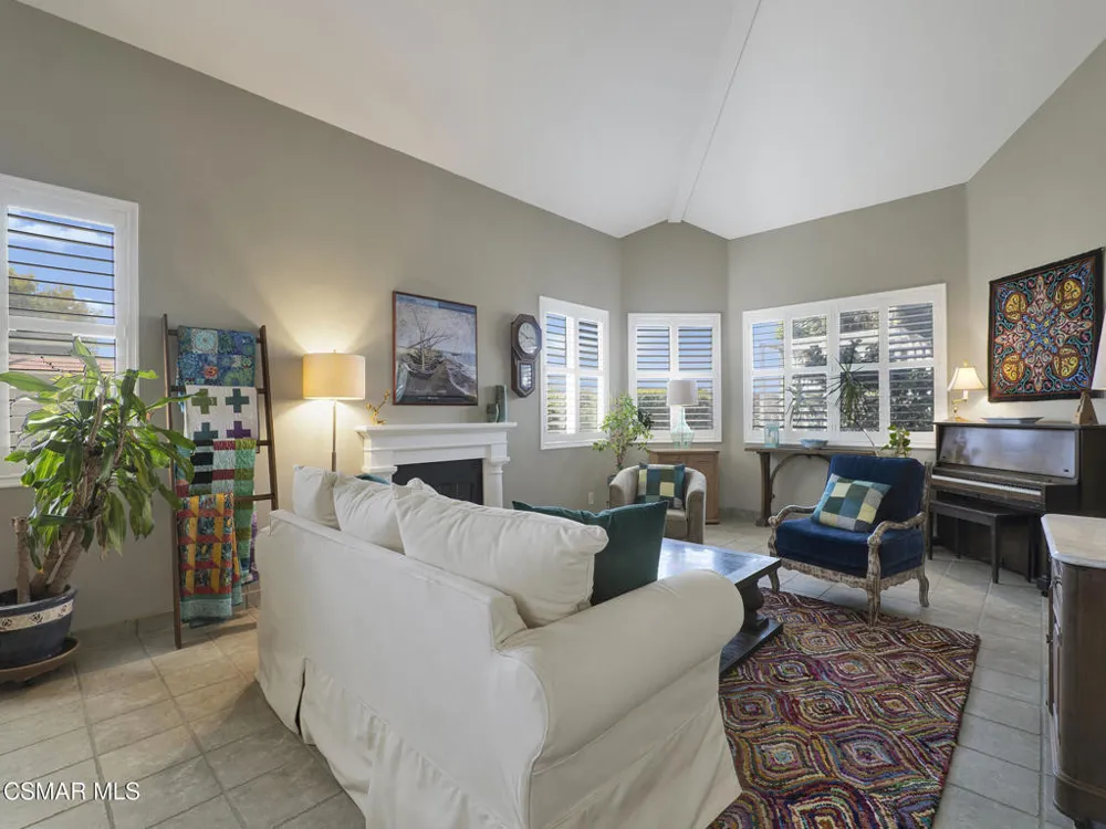11823 Maple Crest Street Moorpark, CA 93021