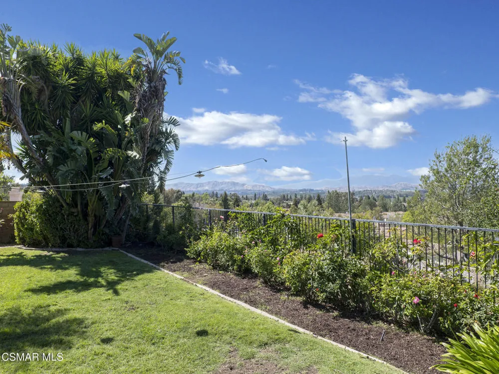 11823 Maple Crest Street Moorpark, CA 93021