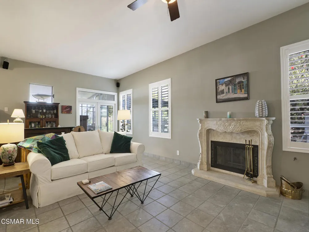 11823 Maple Crest Street Moorpark, CA 93021