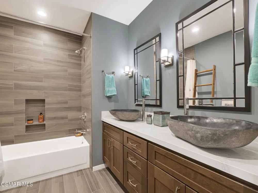 11823 Maple Crest Street Moorpark, CA 93021