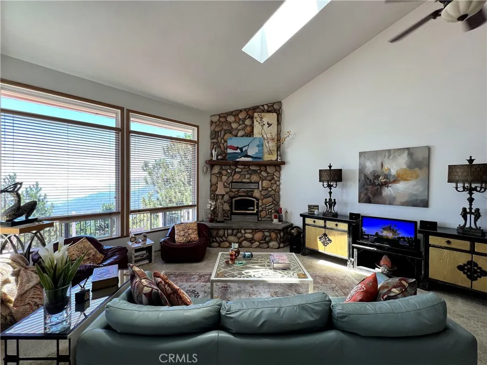 1834 Nob Hill Running Springs, CA 92382