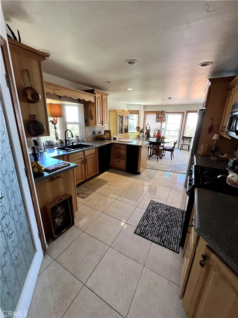 1834 Nob Hill Running Springs, CA 92382