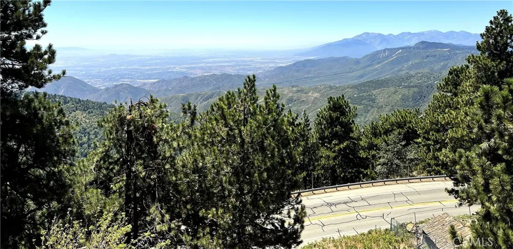 1834 Nob Hill Running Springs, CA 92382