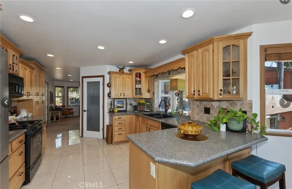 1834 Nob Hill Running Springs, CA 92382