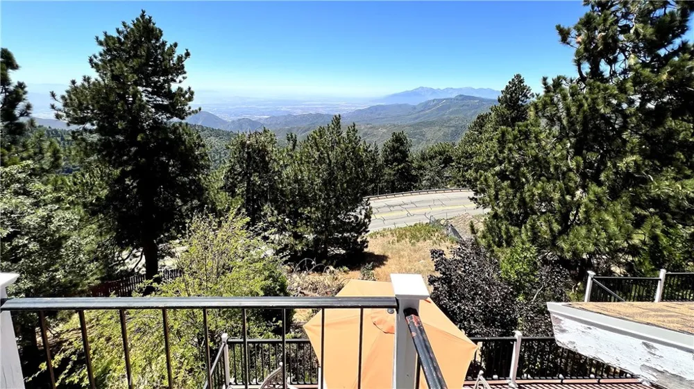 1834 Nob Hill Running Springs, CA 92382