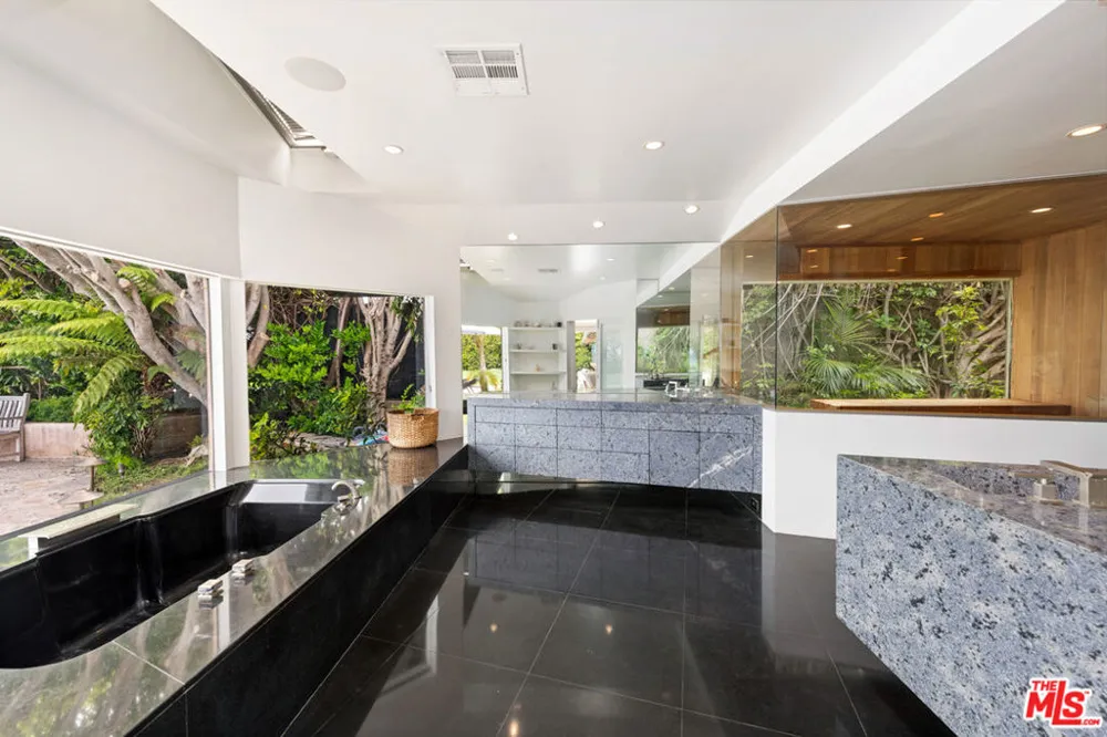 29020 Cliffside Drive Malibu, CA 90265