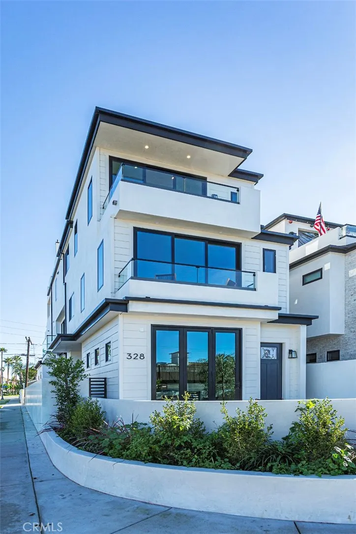 328 3rd Street Huntington Beach, CA 92648