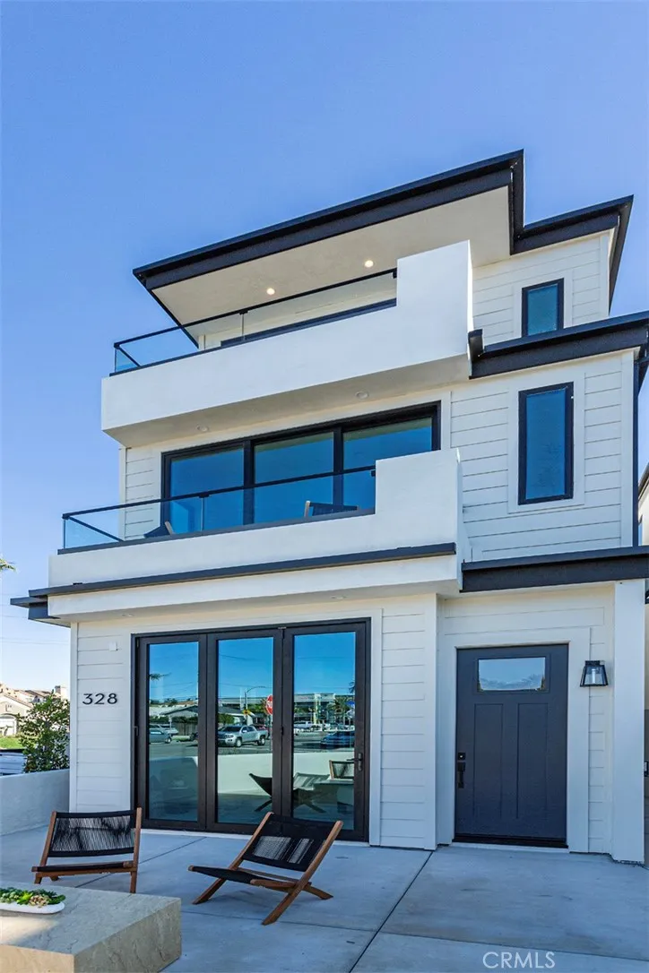 328 3rd Street Huntington Beach, CA 92648
